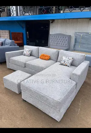 Modern 6‐Seater Light Grey L‐Shaped Sofa With Footrest