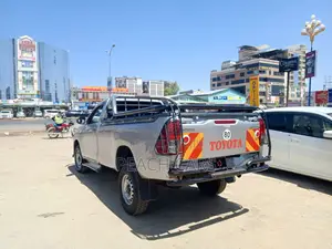 Toyota Hilux 2018 Silver