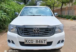 Toyota Hilux 2012 White