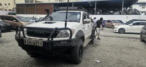 Toyota Hilux 2012 White