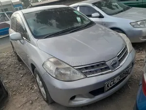 Nissan Tiida 2009 Silver