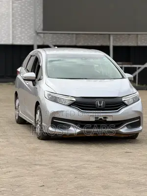Honda Fit Shuttle 1.5 Hybrid 2WD 2019 Silver