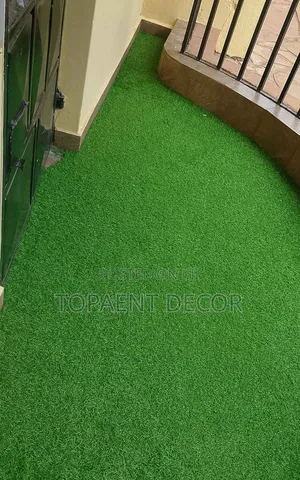 Comfort Meets Convenience, Green Artificial Balcony Grass