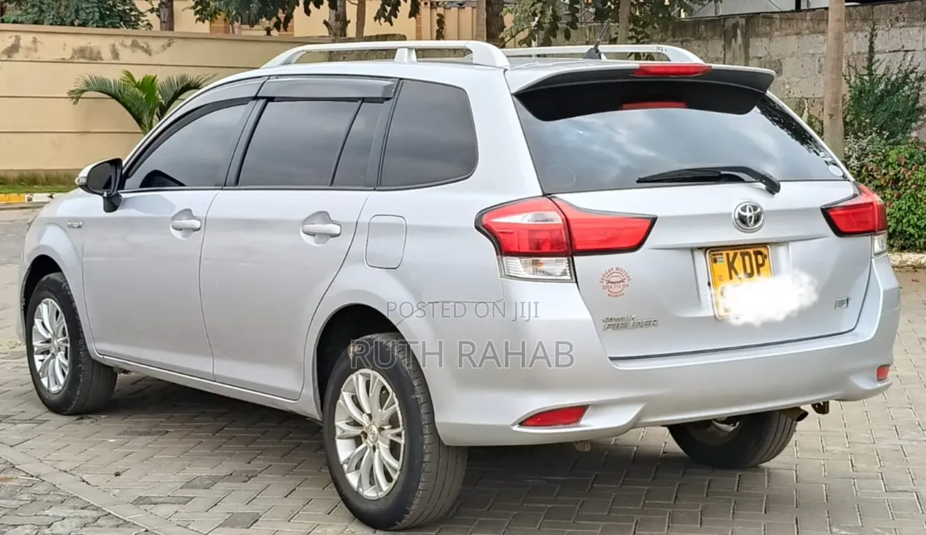 Toyota Corolla Fielder 2016 Silver