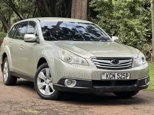 Subaru Outback 2010 Gold