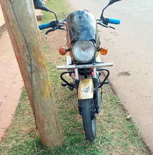 Bajaj Boxer 150 UG 2021 Gold