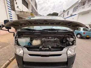 Toyota HiAce 2019 White