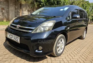 Toyota ISIS 2010 Black