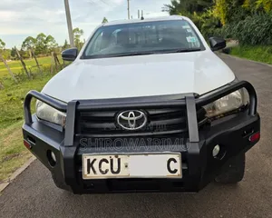 Toyota Hilux 2019 Off white