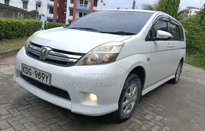 Toyota ISIS 2015 White