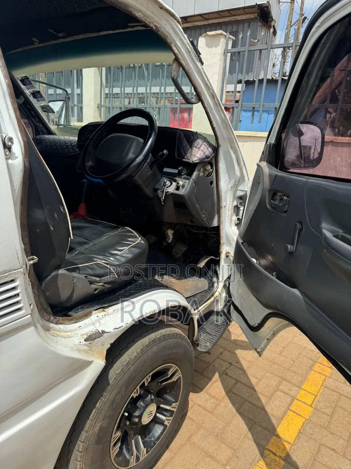 Toyota HiAce 1999 White
