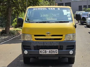 Toyota HiAce 2007 Yellow