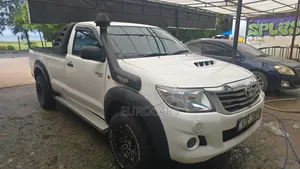 Toyota Hilux 2014 White