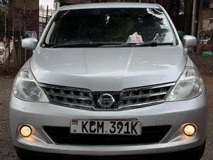 Nissan Tiida 2010 Silver