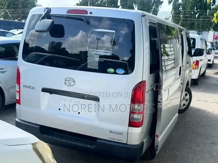 Toyota HiAce 2019 Silver
