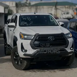 Toyota Hilux 2020 White
