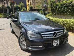 Mercedes-Benz C200 2011 Black