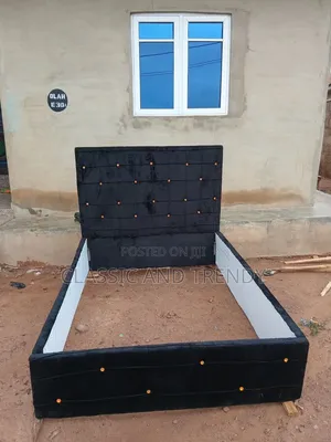 5x6 Black Chester Bed
