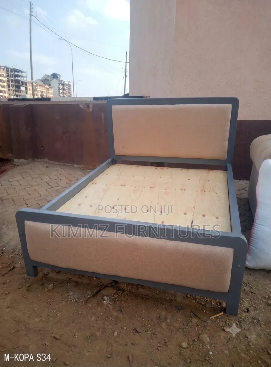 5x6 Gray Mocket Bed
