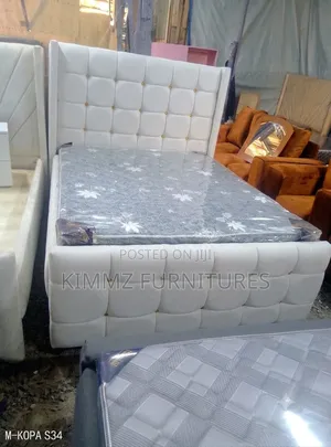 5x6 White Buttoned Chesterfield Bed