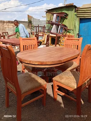Clean 4 Seater Dining Tables