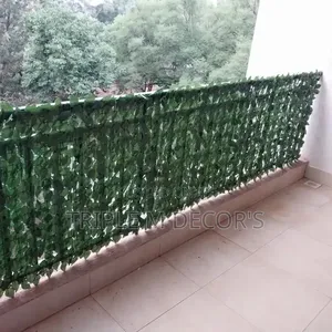 Light Dark Green Ivy Screen