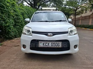 Toyota Sienta 2012 White