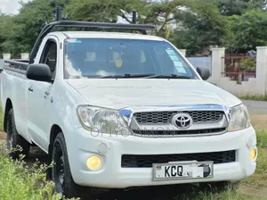 Toyota Hilux 2011 White