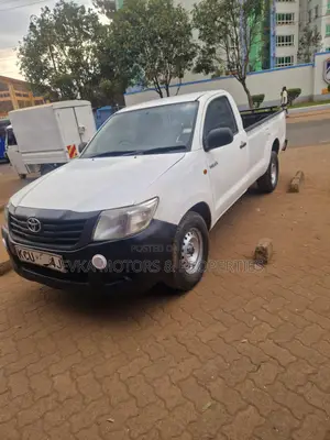 Toyota Hilux 2011 White