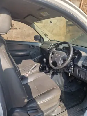 Toyota Hilux 2011 White