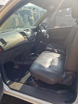 Toyota Hilux 2011 White