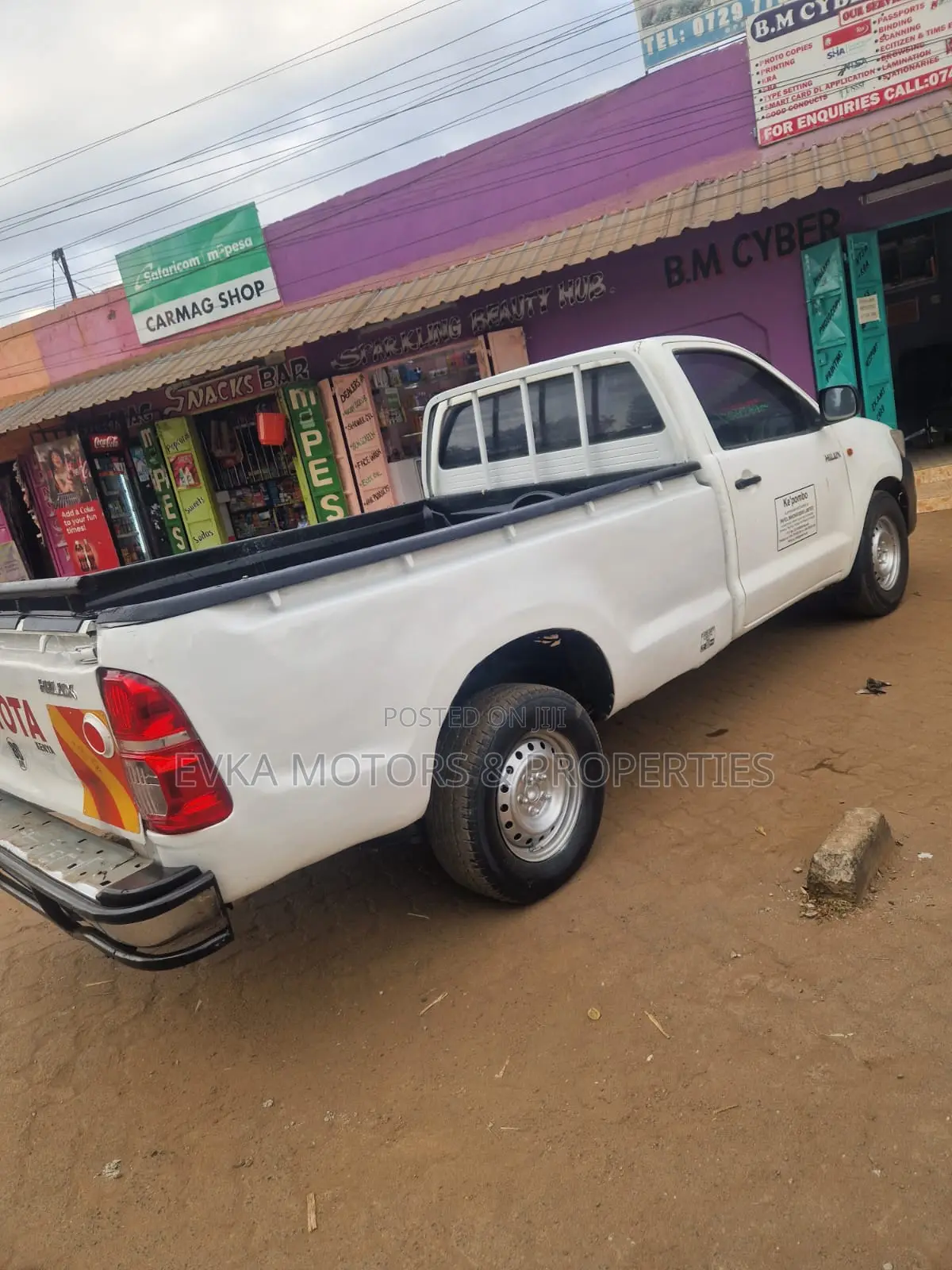Toyota Hilux 2011 White