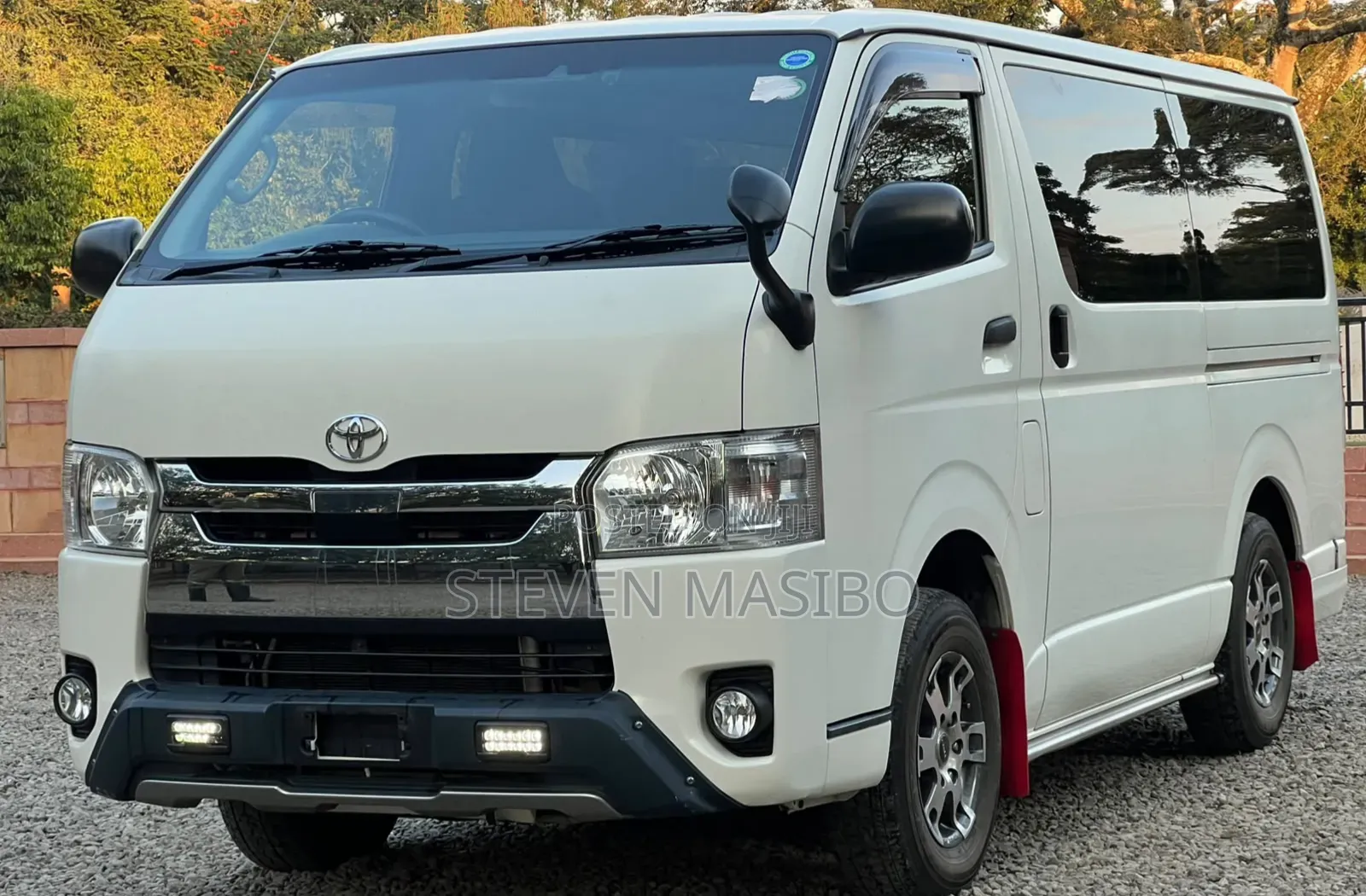 Toyota HiAce 2019 White