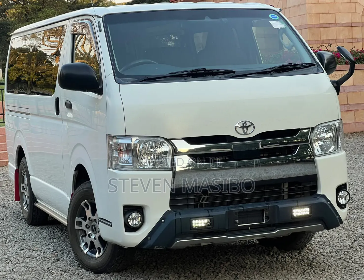 Toyota HiAce 2019 White
