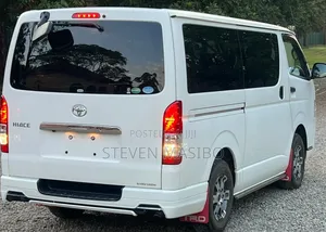 Toyota HiAce 2019 White