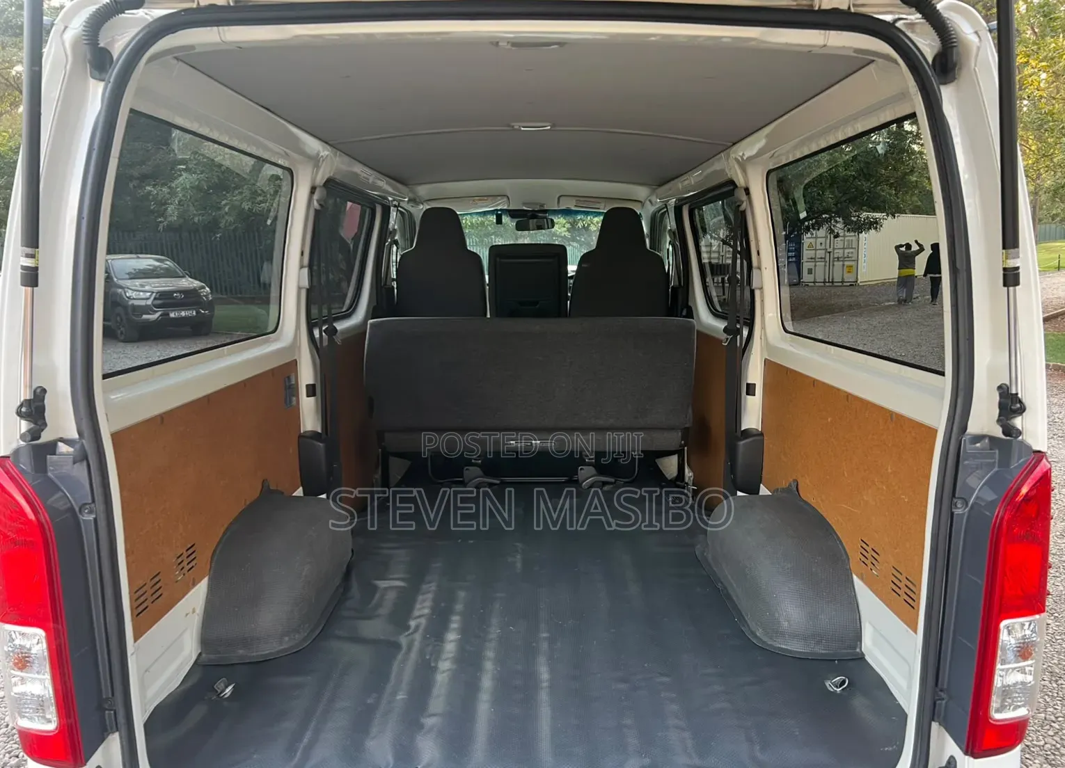 Toyota HiAce 2019 White