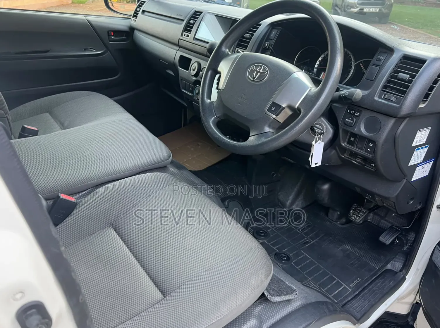 Toyota HiAce 2019 White