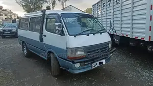 Toyota HiAce 2005 White