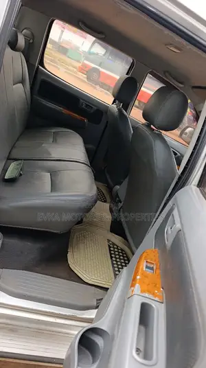 Toyota HiAce 2005 White