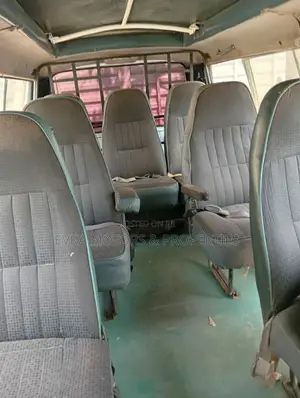Toyota HiAce 2005 White