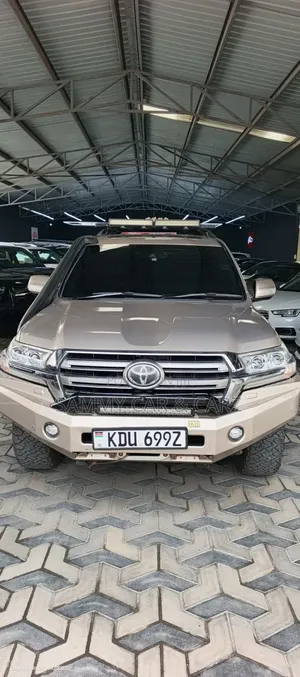 Toyota Land Cruiser 2017 Gold