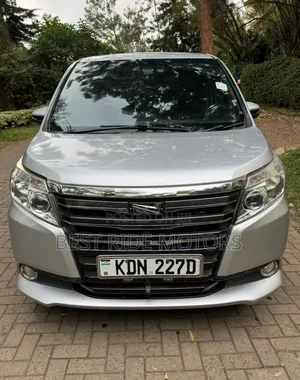 Toyota Noah 2.0 FWD (8 Seater) 2016 Silver