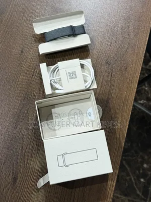 Fitbit Air, Screenless, Lightweight Fitness Activity Tracker.