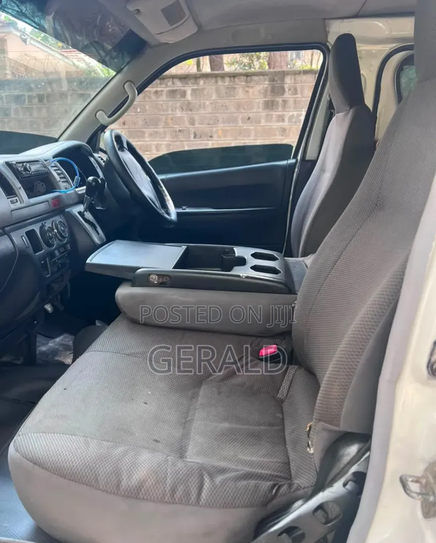 Toyota HiAce 2014 White
