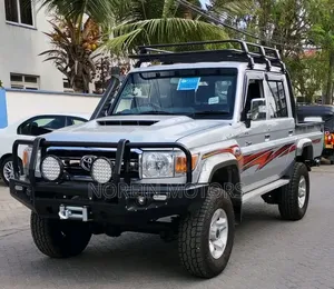 Toyota Land Cruiser 2019 Off white