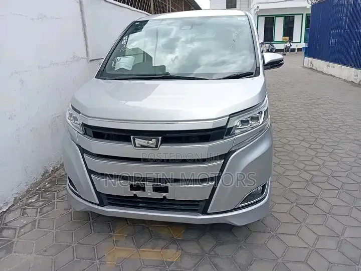 Toyota Noah 2019 Silver