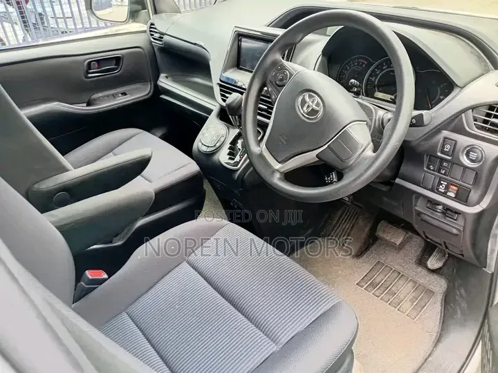 Toyota Noah 2019 Silver