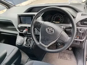 Toyota Noah 2019 Silver