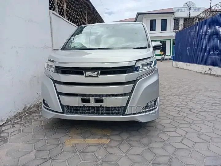 Toyota Noah 2019 Silver
