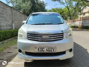 Toyota Noah 2013 Silver